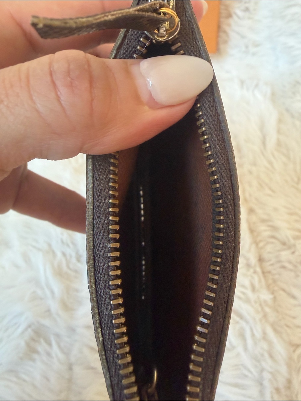 AUTHENTIC Louis Vuitton monogram key pouch - Picture 4 of 5
